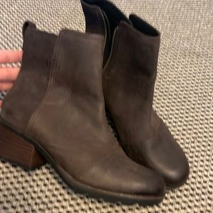 Brand new brown Sorel boots